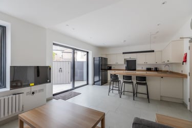 5 bed house, Flora Street, Cathays, Cardiff, CF244EQ - Image 3